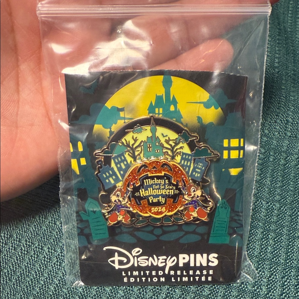 Disney Mickey's Halloween Party 2024 Pin - Picture 4 of 5